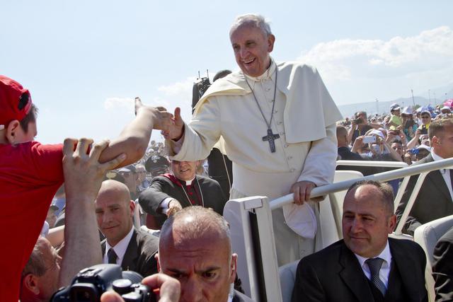 PAPA FRANCESCO A CASSANO. ANSA / FRANCESCOARENA
